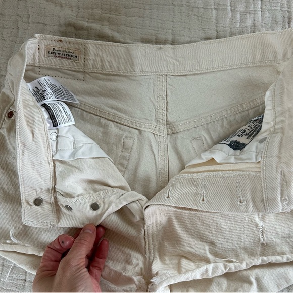 Levi’s - 501 cut off Jean shorts in cream/ivory size 29 - Picture 5 of 5